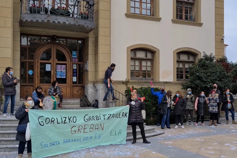 Gorlizko garbiketako langileek soldata-arrakalari aurre egiteko akordio bat eskatu dute