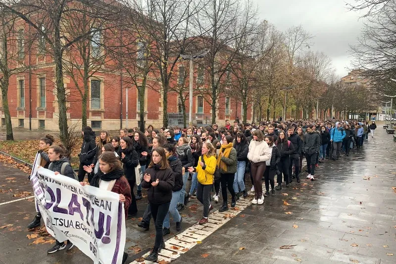 Berdintasun faltsua borrokatzeko deia egin dute campusetan