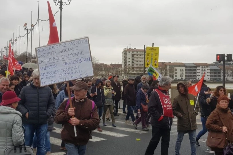 Protestara atera dira sozial arloko langileak Baionan