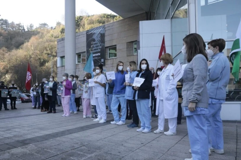 Pairatzen duten egoera "jasanezina" salatzeko protestak egin dituzte Osakidetzako lehen arretako langileek