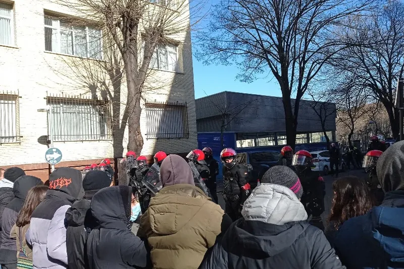 Gasteizko Zentro Sozialista hustu dute