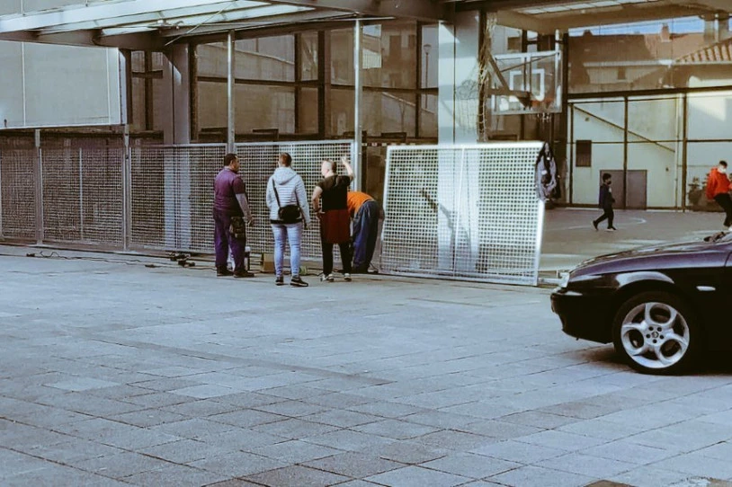 Atxuriko kantxak hesitzeko lanekin aurrera egin du Bilboko Udalak, han gaua igarotzen zuten pertsonak kanporatuta