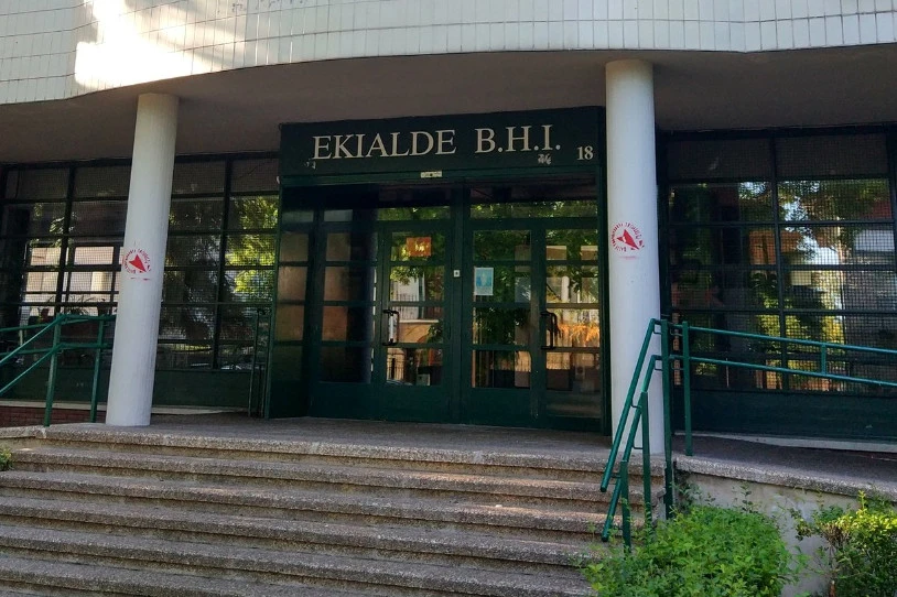 Ekialdeko zuzendaritzak institututik kanporatzearekin mehatxatu du IAko militante bat