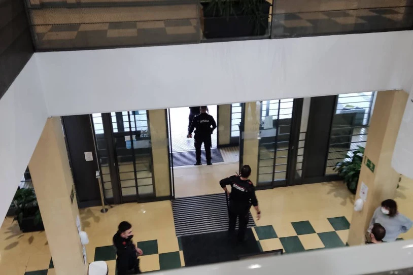 Ertzaintza sartu da berriz Ibaetako campusera, eta ikasle bat identifikatu du