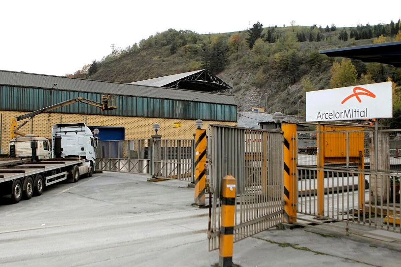 Arcelor Olabarria enpresako langile bat hil da, lanetik irtetean auto batek harrapatuta