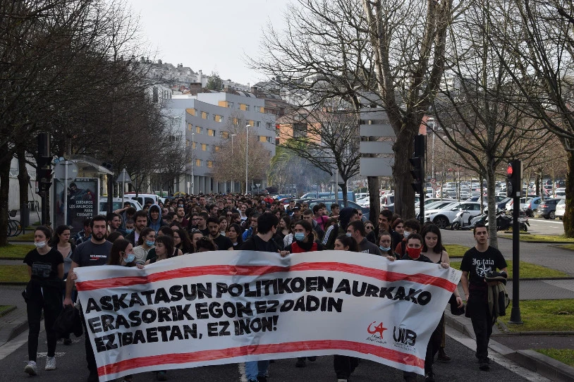 Errepresio politikoaren aurkako manifestazioa egin dute Ibaetan IAk eta UIBk