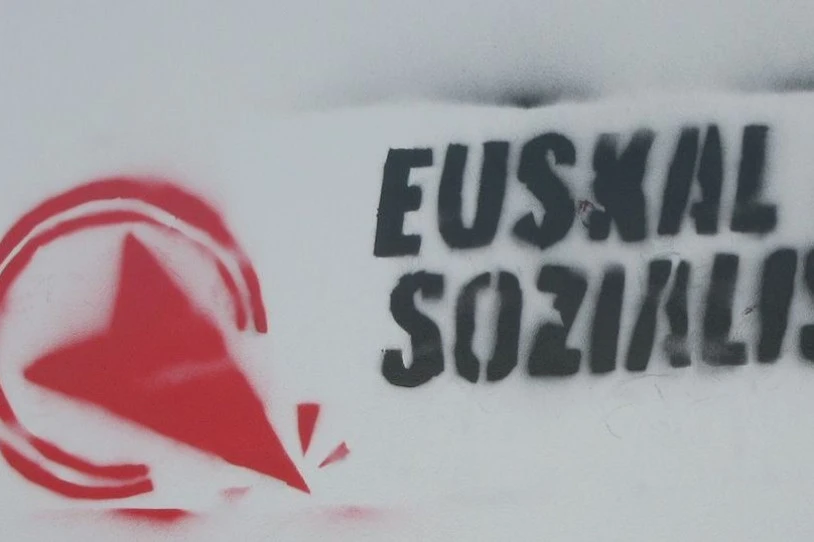 GKSko militante bat auzipetu dute, Zuberoan egin ziren margoketa batzuk direla-eta