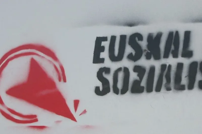 GKSko militante bat auzipetu dute, Zuberoan egin ziren margoketa batzuk direla-eta