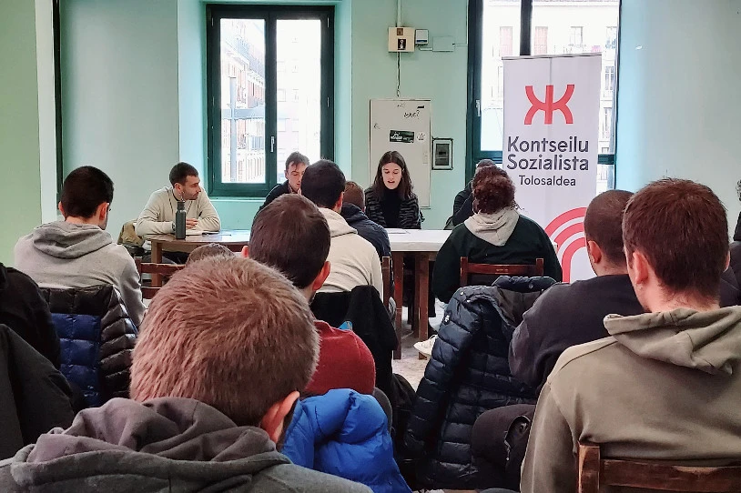 Laneko gehiegikerien inguruko solasaldi bat egin du Tolosaldeko Langile Autodefentsa Sareak