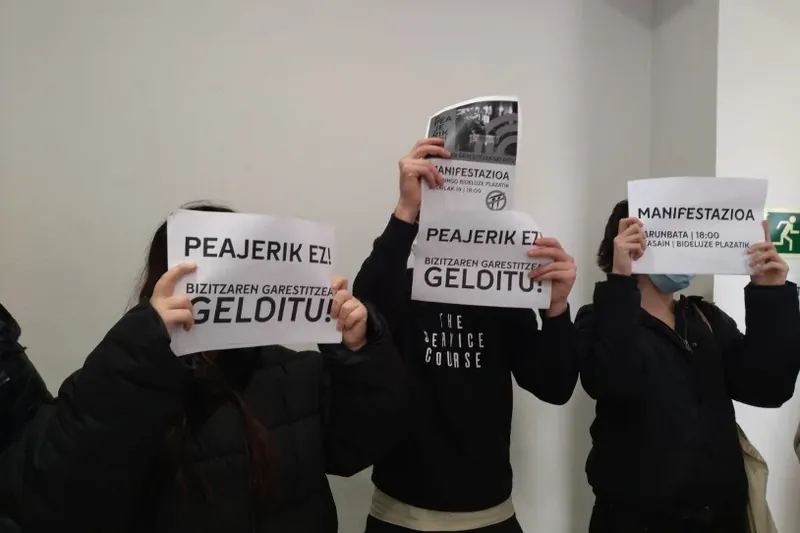 Goierriko Kontseilu Sozialistako kideek Gipuzkoako Foru Aldundiraino eraman dute bidesariaren aurkako aldarria