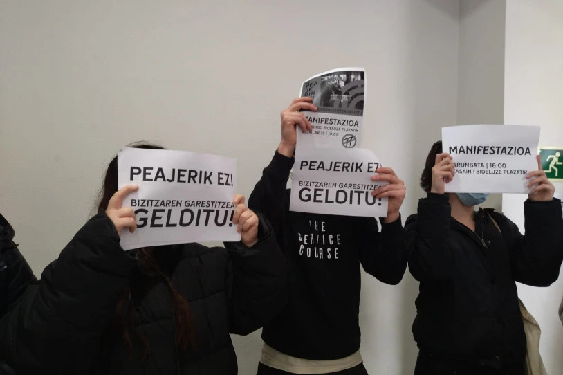 Goierriko Kontseilu Sozialistako kideek Gipuzkoako Foru Aldundiraino eraman dute bidesariaren aurkako aldarria