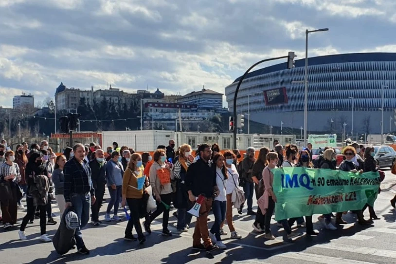 IMQ enpresak 90 langile kaleratu dituela salatu dute Bilboko kaleetan