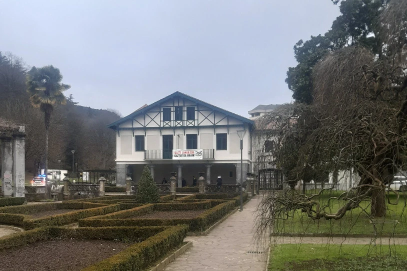 Laudioko Gaztetxea husteko bide judiziala etetea exijitu diote udalari gaztetxeko kideek
