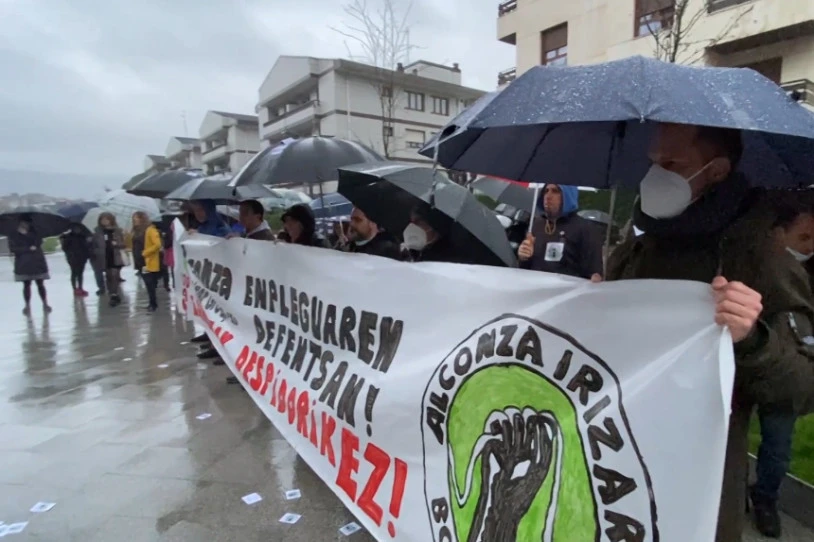 Greba mugagabea hasi dute Berangoko Alconza enpresako langileek