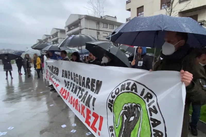 Greba mugagabea hasi dute Berangoko Alconza enpresako langileek