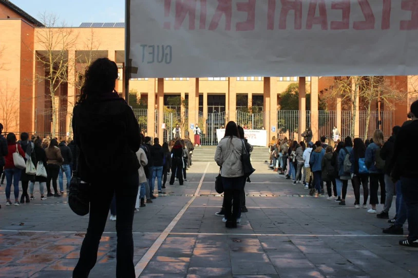 IAk eta campusetako emakume taldeek mobilizazio deialdiak egin dituzte biharko