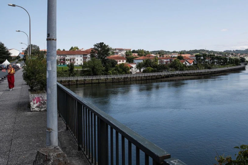 Bidasoa ibaian desagertuta jarraitzen du pertsona migratzaile batek