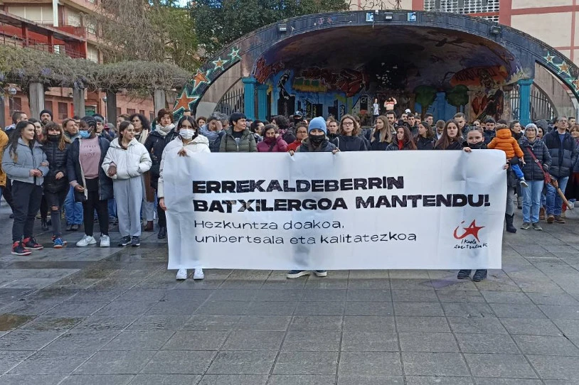 Errekaldeberrin batxilergo arrunta manten dezatela eskatu dute Errekalden, IAk deituta