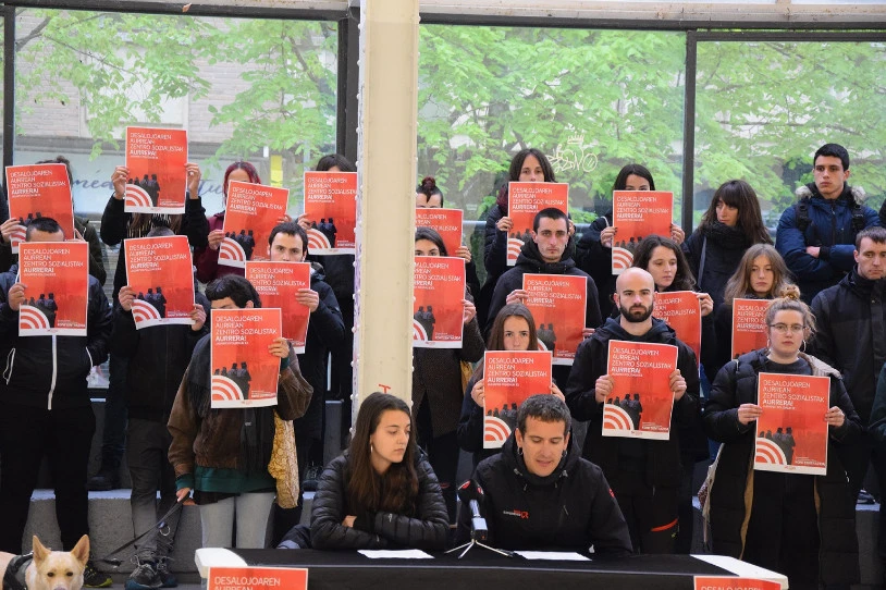 Elkarretaratzera deitu du Iruñerriko Kontseilu Sozialistak, Zentro Sozialistaren desalojoa salatzeko