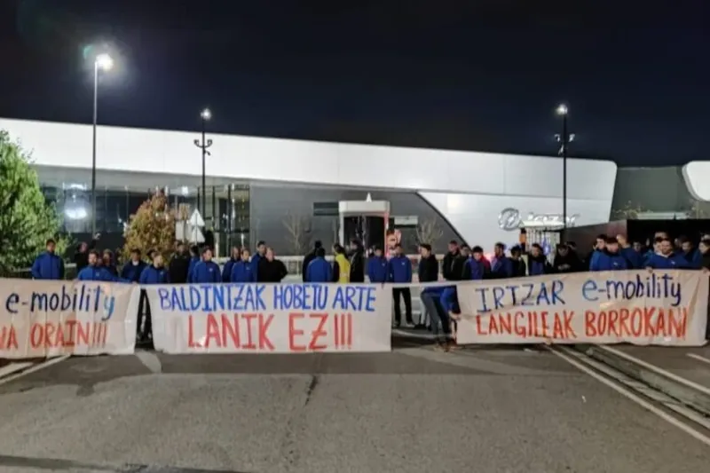 Greba mugagabeari ekin diote Irizar E-Mobilityko langileek