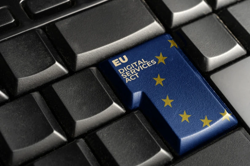Plataforma digitaletan "Europaren interesen aurkako narratibak" zabaltzen dituztenen kontra joko du Europar Batasunak