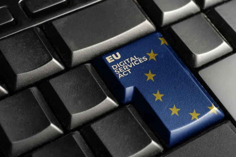 Plataforma digitaletan "Europaren interesen aurkako narratibak" zabaltzen dituztenen kontra joko du Europar Batasunak