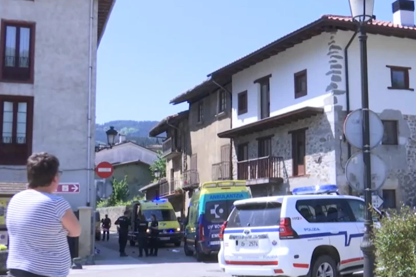 Langile bat zauritu da Aramaion, fatxada batetik erorita