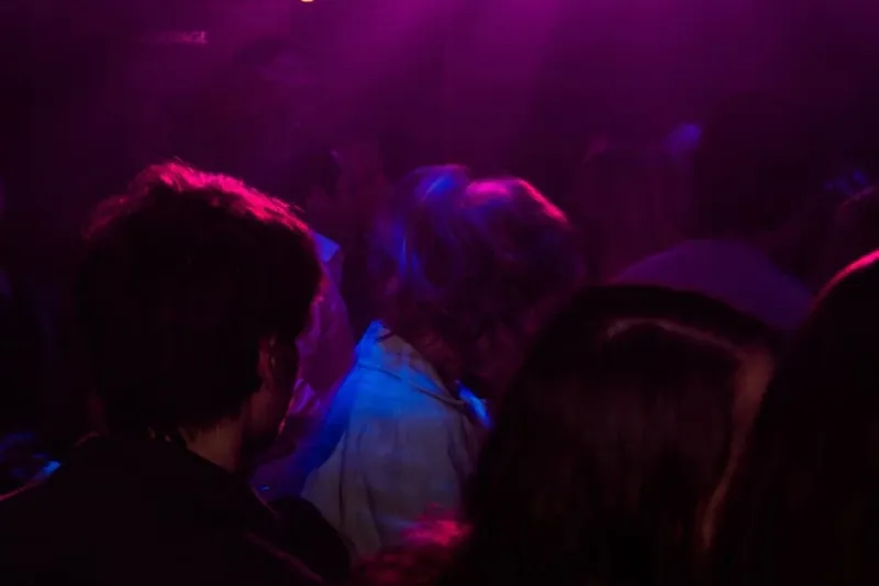 Ziztatu eta sexu-erasoa egin diote emakume bati Bidarten