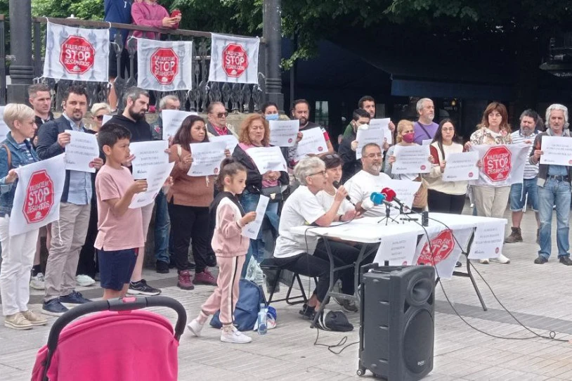 Alokairu sozialean bizi diren hamabost pertsona etxegabetu nahi dituzte Errenterian