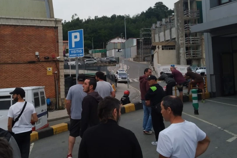Alconza Irizar kooperatibako langileek 100. greba eguna bete dute