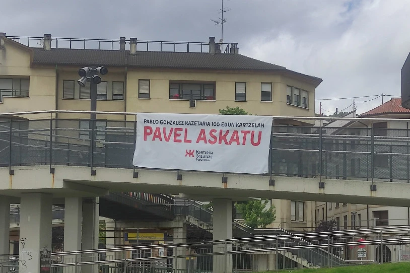 100 egun daramatza espetxean Pablo Gonzalez kazetariak