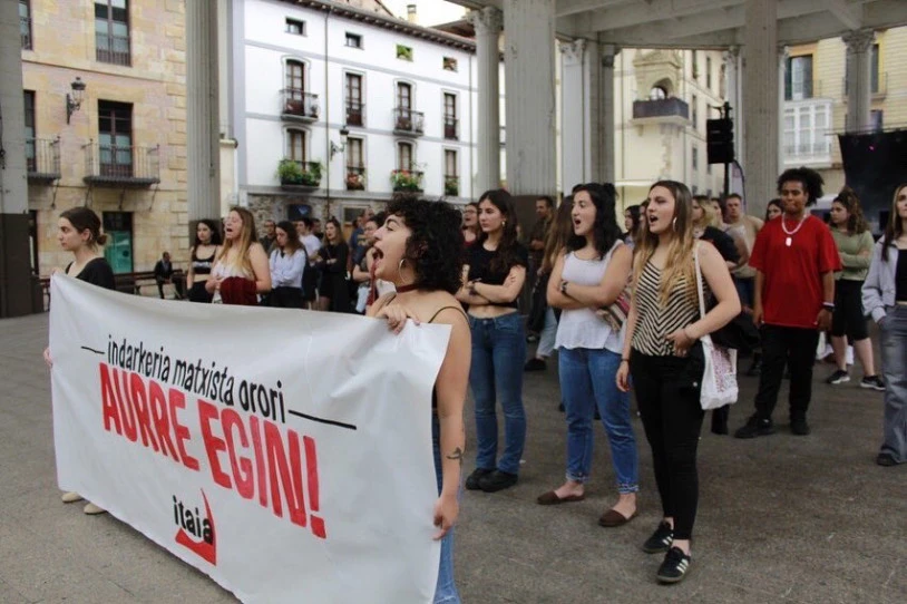 Barakaldon emakume bat hil zuen bere semeak apirilean