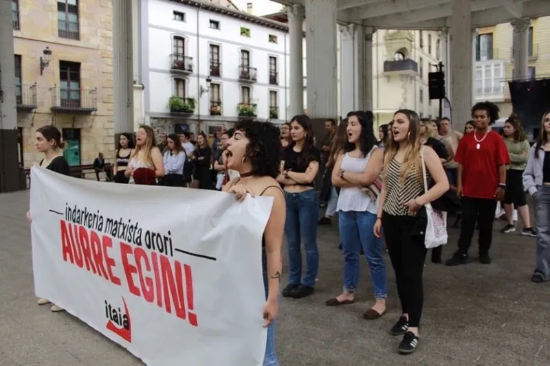 Barakaldon emakume bat hil zuen bere semeak apirilean