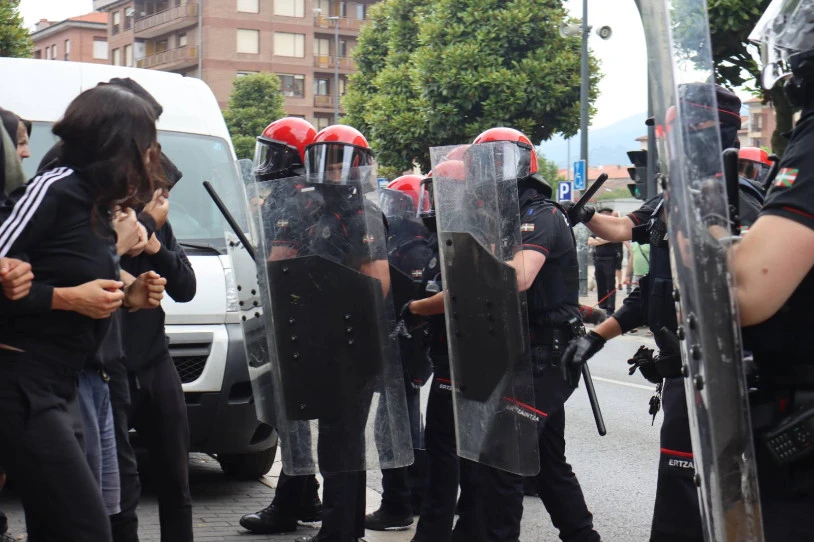 Laudioko Gaztetxearen hustea eta Ertzaintzaren bortizkeria salatzeko protestara deitu dute