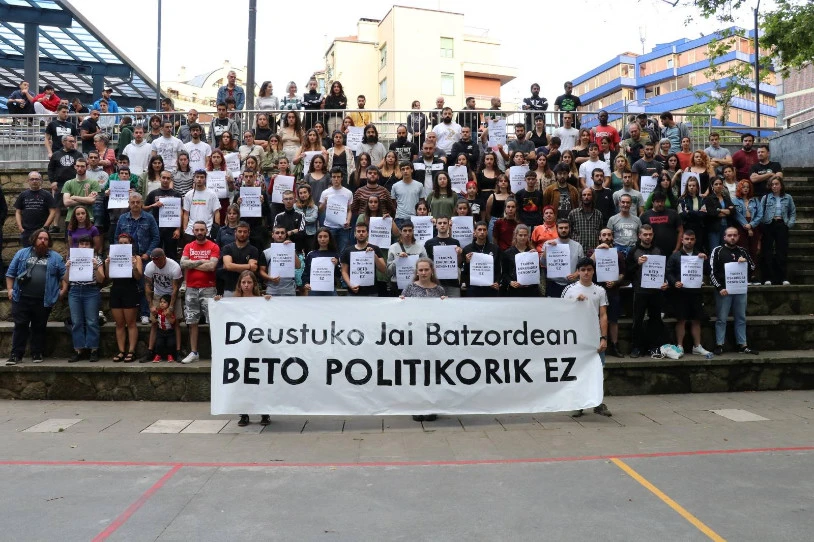 Deustuko Jai Batzordean GKSri jarritako beto politikoa salatu dute