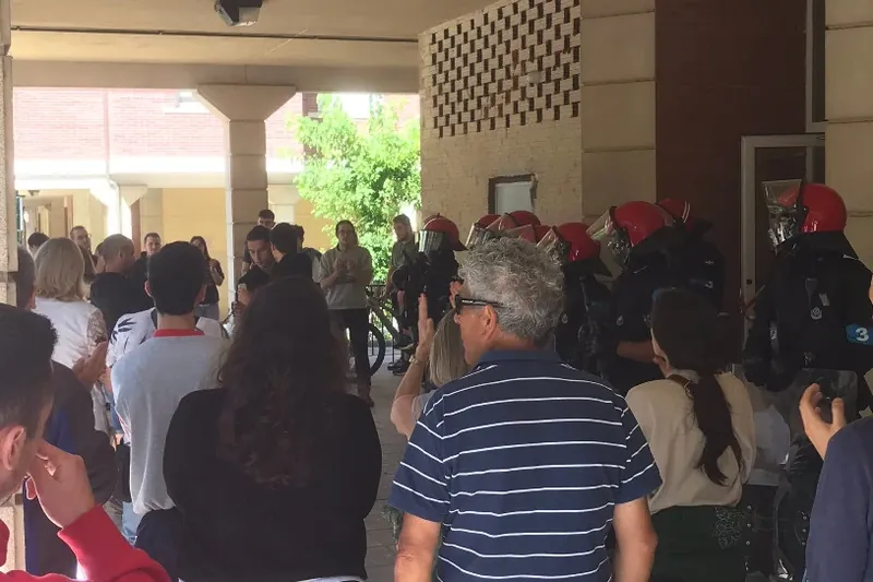 Familia bat etxegabetu dute Galdakaon