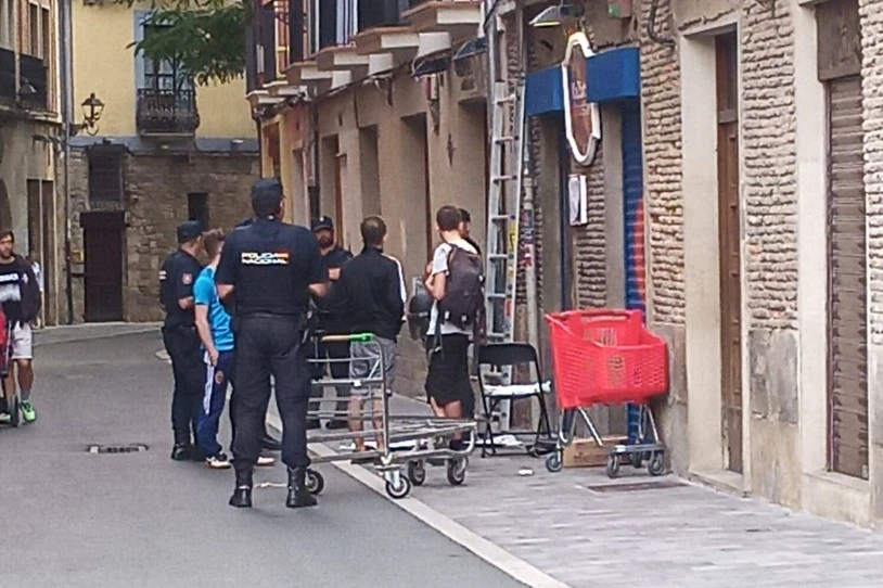 Iruñeko Kalixto taberna miatu du Espainiako Poliziak