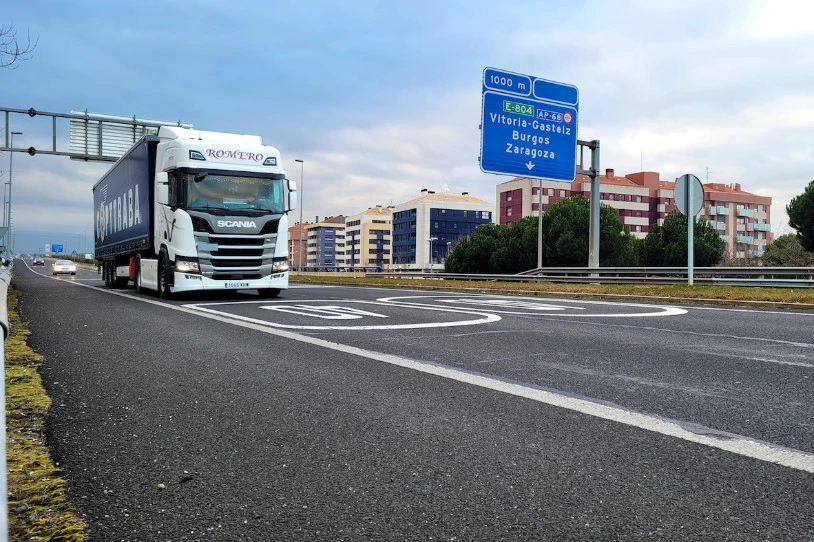 Garraiolari bat hil da Orion, lan-istripuz