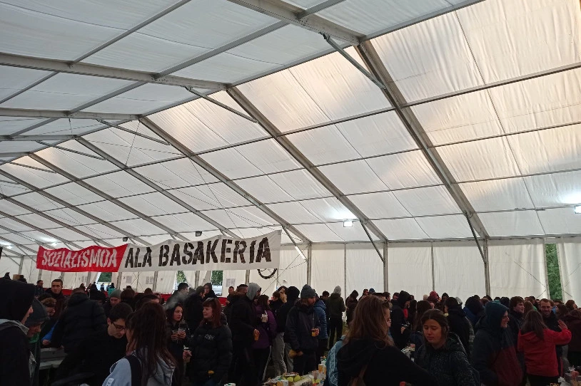 Eskuragai daude Gazte Topagune Sozialistarako eguneko bonoak