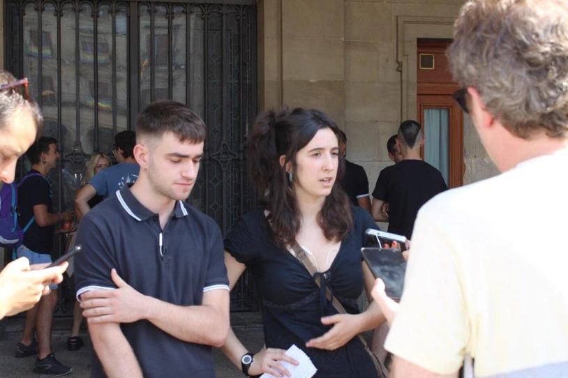 Espazio publikoa ez dezala pribatizatu exijitu diote Gasteizko Udalari GKSk eta Etxebizitza Sindikatuak