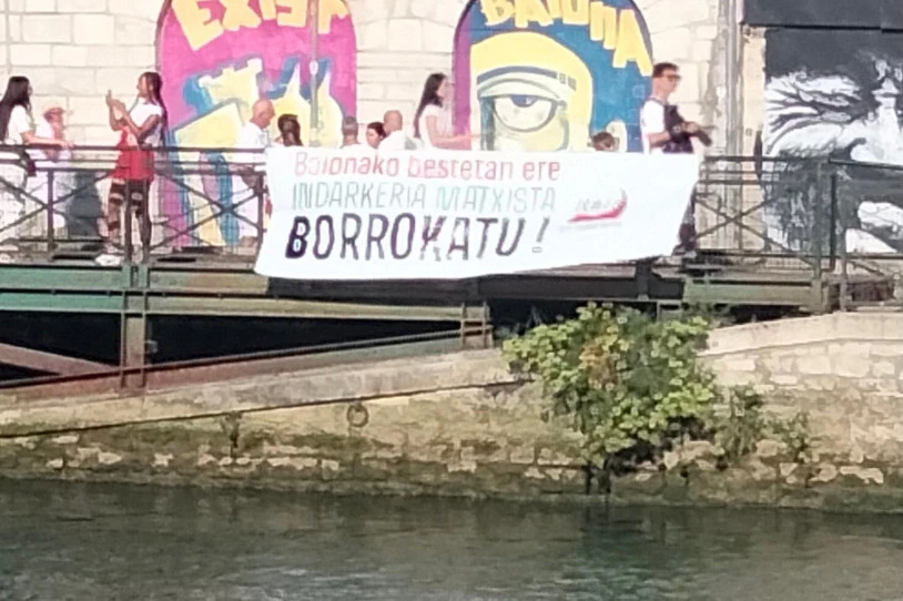 Beste bederatzi pertsona ziztatu dituzte Baionan, lau Algortan eta bi Zarautzen