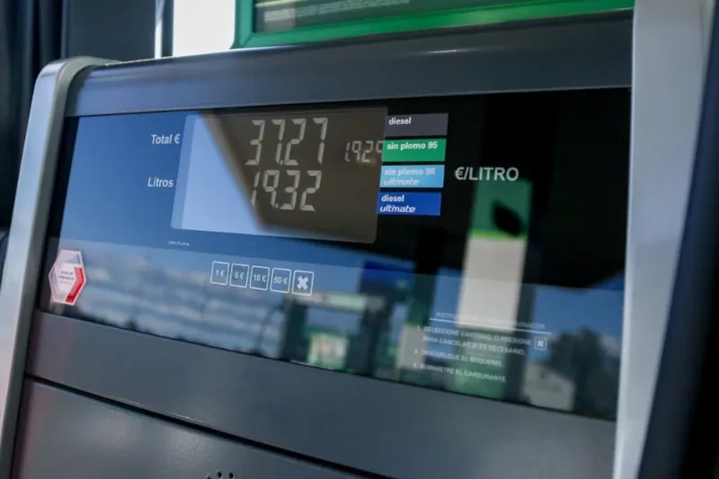 Gora egin du gasolinaren prezioak, uda hasi zenetik lehen aldiz