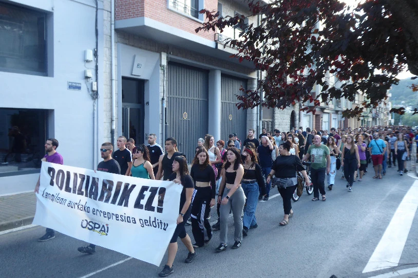 Poliziari ezetz esan diote Altsasun 1.500 lagun inguruk