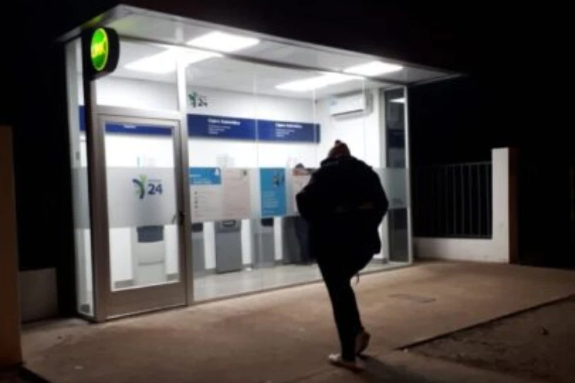Labankadaz eraso diote kalean lo egiten ari zen gazte bati, Getxon