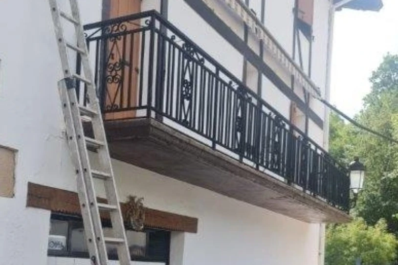 Hil egin da Iturenen lan-istripua izan zuen behargina
