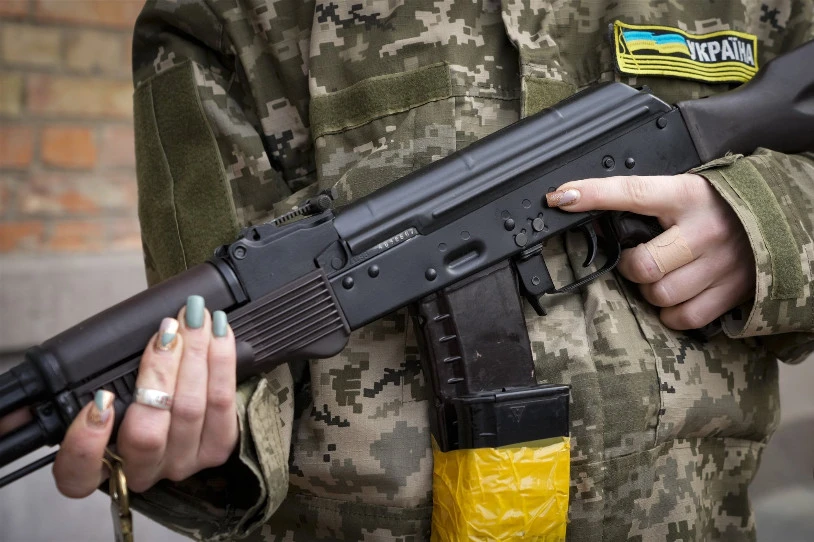 Ukrainari arma gehiago ematea adostu du Europar Batasunak
