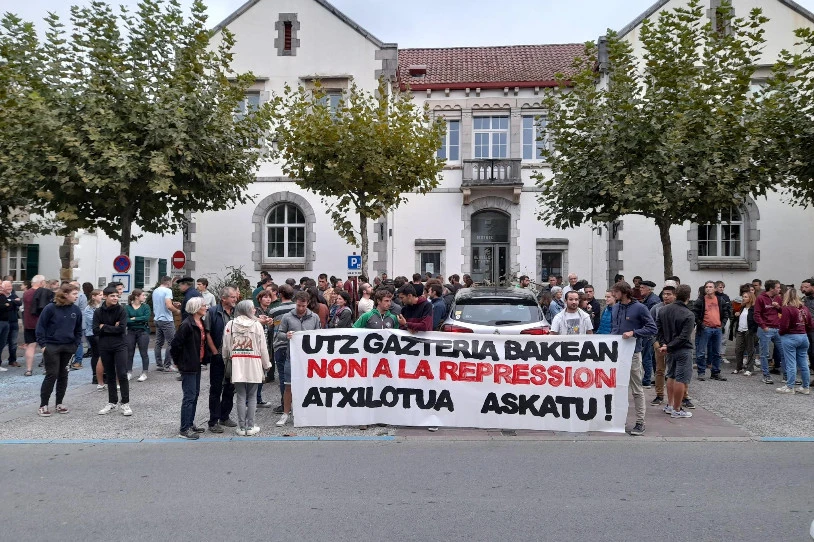 Gazte bat atxilotu dute Urruñan, margoketa batzuen harira