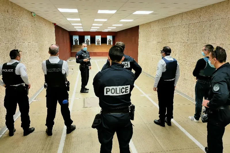 Frantziako polizia-indarrek hemeretzi lagun erail dituzte azken hamar hilabeteetan