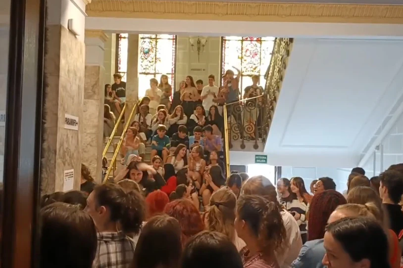 Urriaren 27ko grebara deitzeko mobilizatzen ari dira Bigarren Hezkuntzako ikasleak