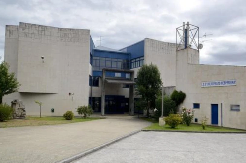 Ikasle bat hil da Ourensen, eskolako horma batek azpian hartuta